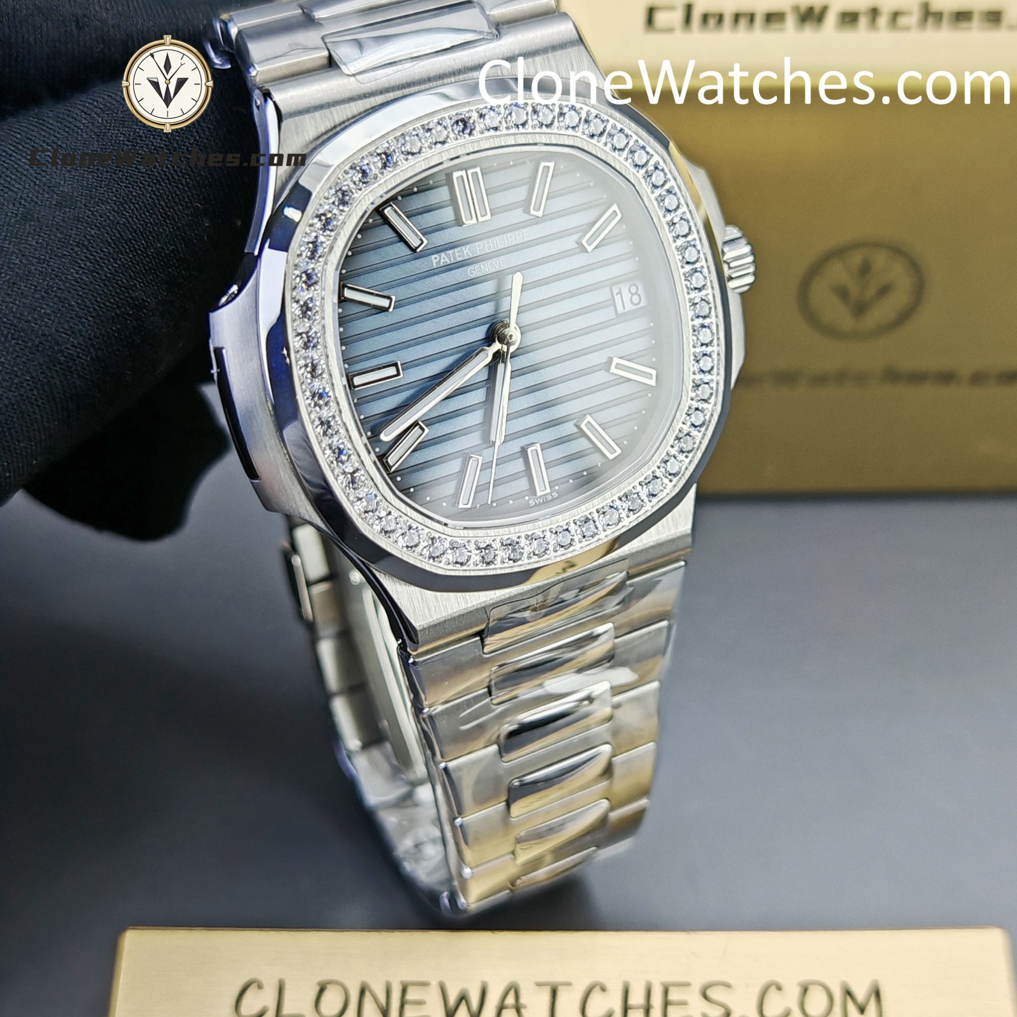 Patek Philippe Super Clone Watches 1:1 Nautilus 5713 Blue Dial Diamond - Image 4