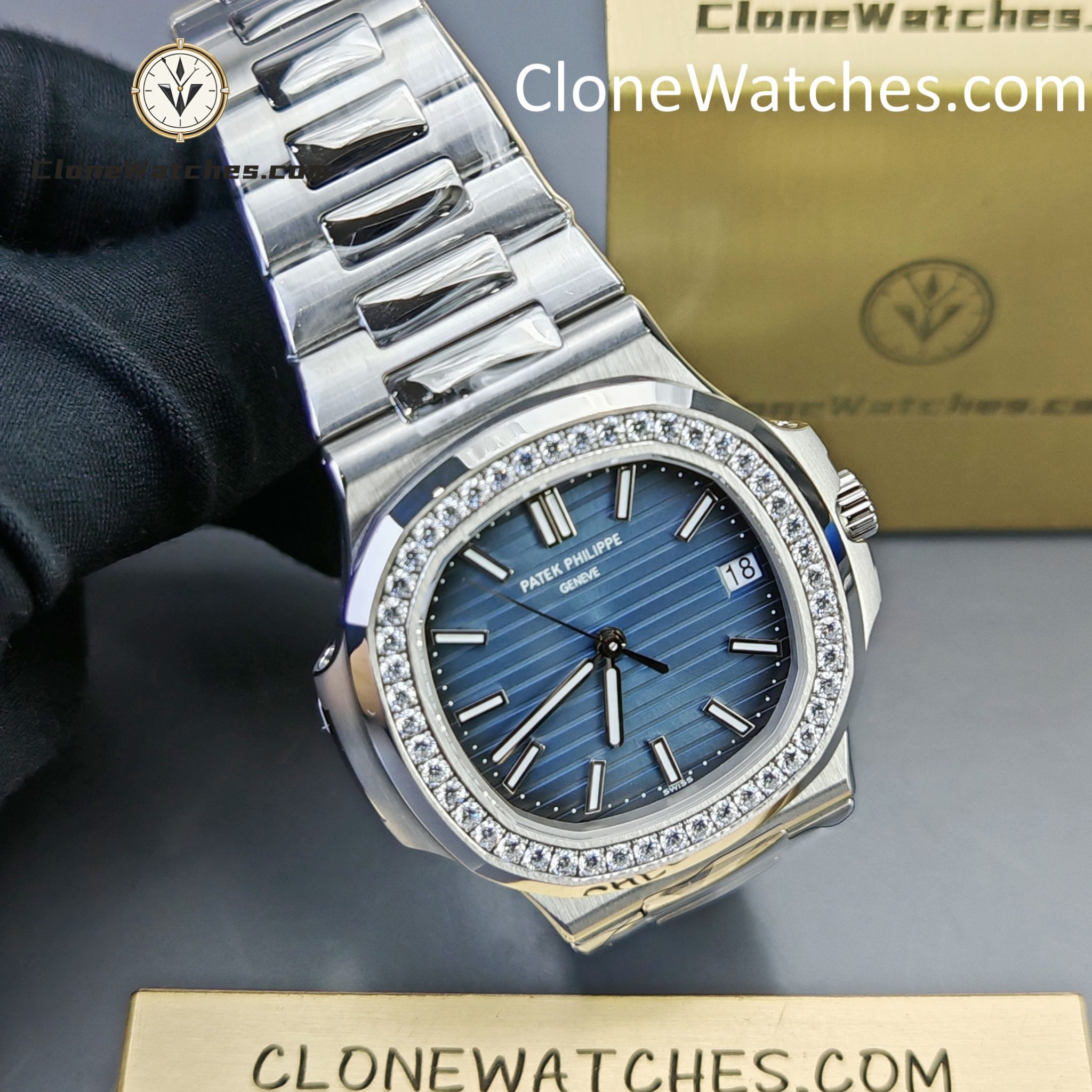 Patek Philippe Super Clone Watches 1:1 Nautilus 5713 Blue Dial Diamond - Image 5