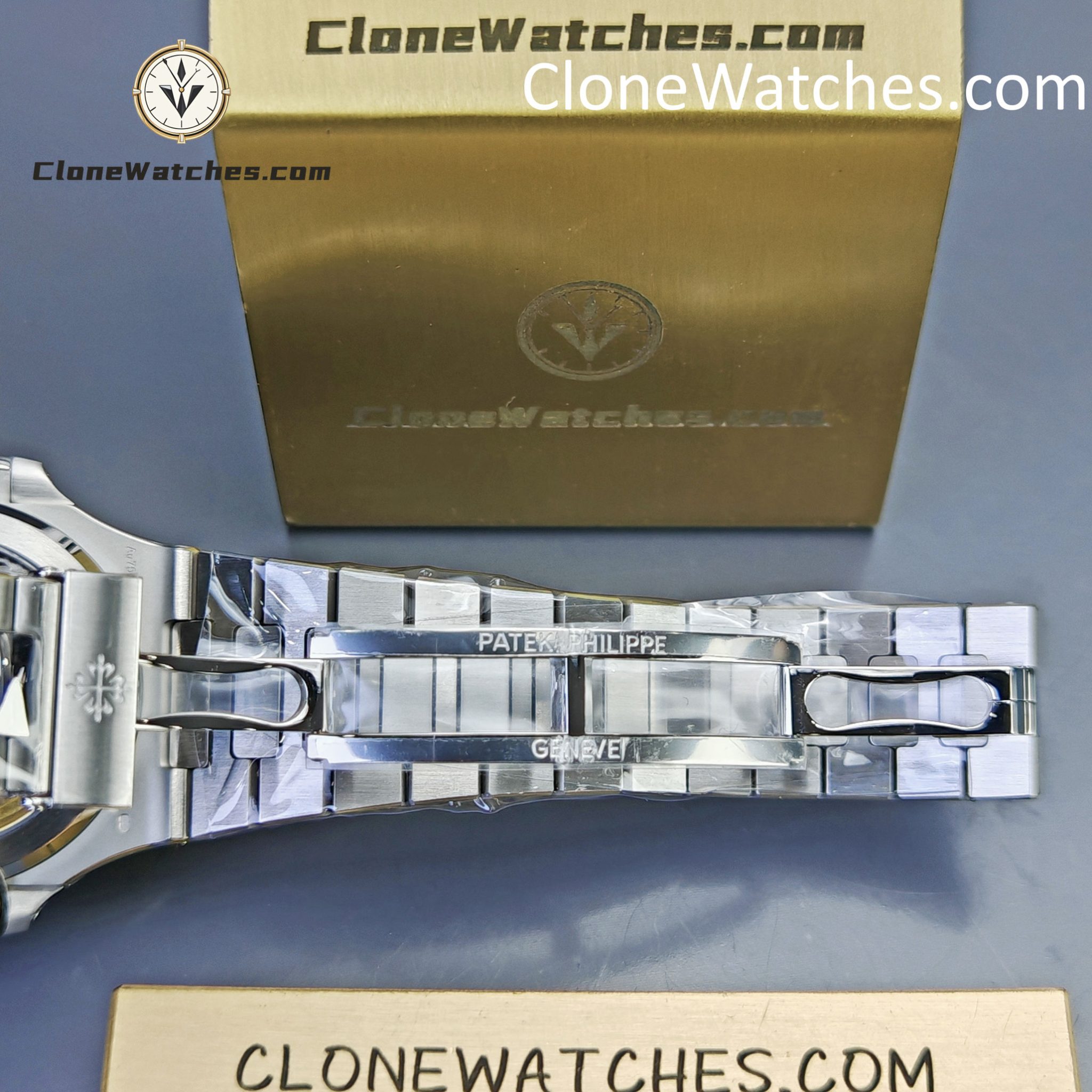 Patek Philippe Super Clone Watches 1:1 Nautilus 5713 Blue Dial Diamond - Image 13