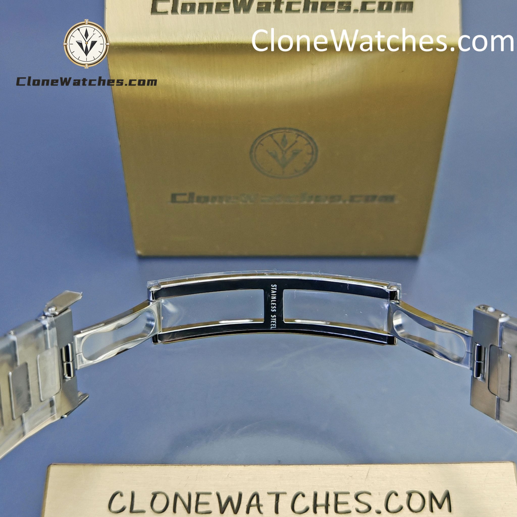 Patek Philippe Super Clone Watches 1:1 Nautilus 5713 Blue Dial Diamond - Image 14