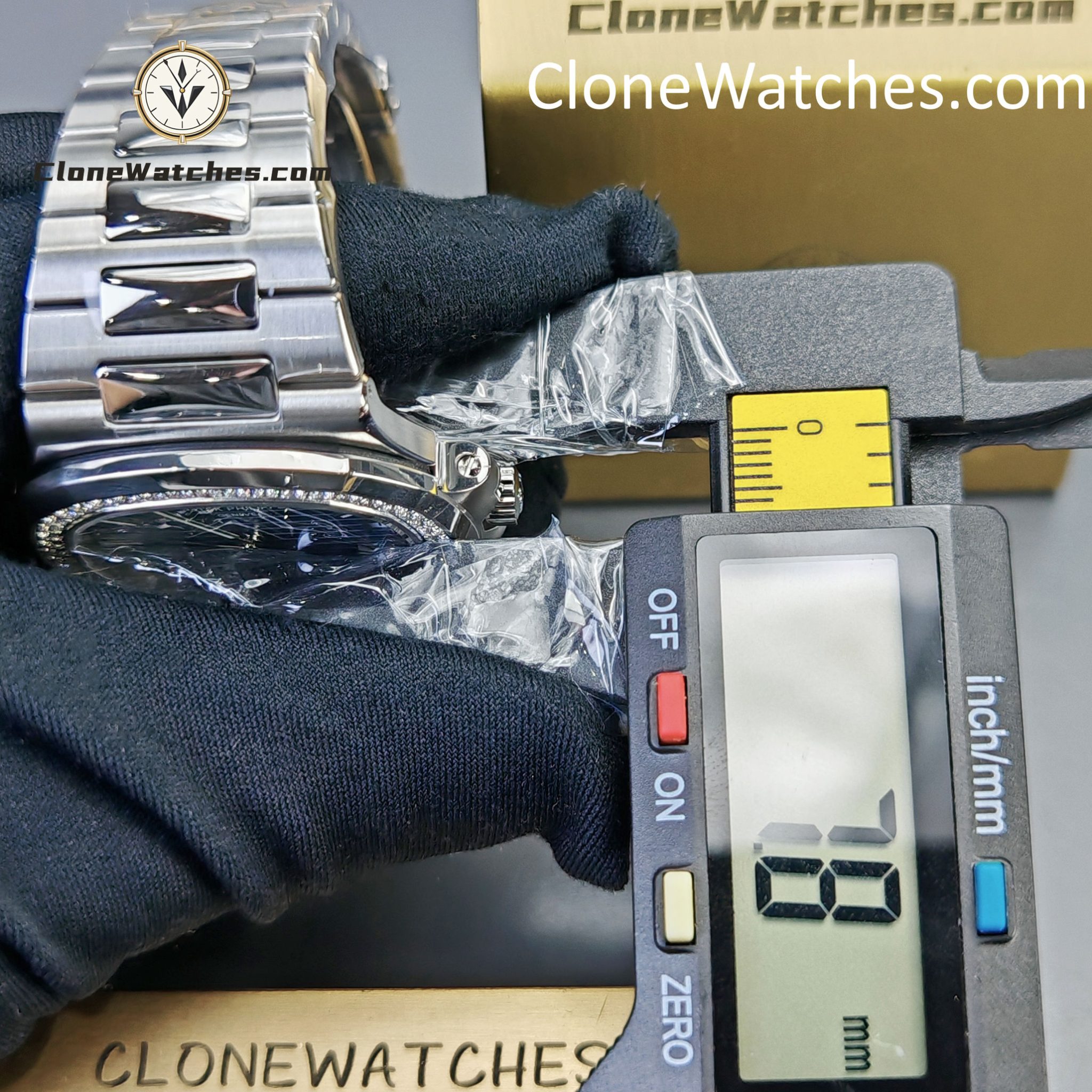 Patek Philippe Super Clone Watches 1:1 Nautilus 5713 Blue Dial Diamond - Image 15