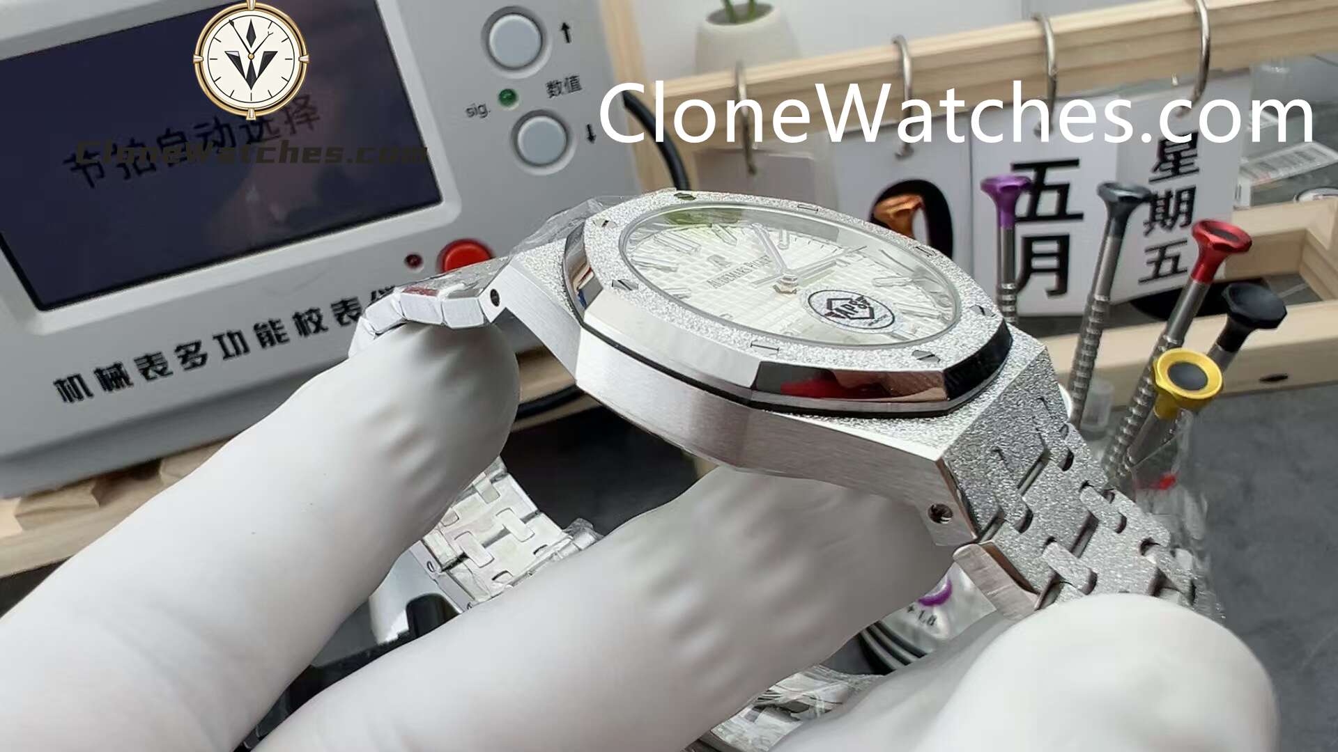 Audemars Piguet Super Clone Watches 1:1 Royal Oak Frost 15454BC White Dial 37mm - Image 4